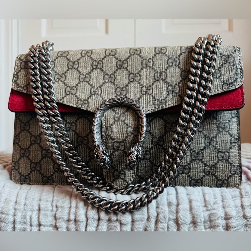 NWOT Gucci Dionysus Small GG Supreme Shoulder Bag in Taupe with Red Suede Trim